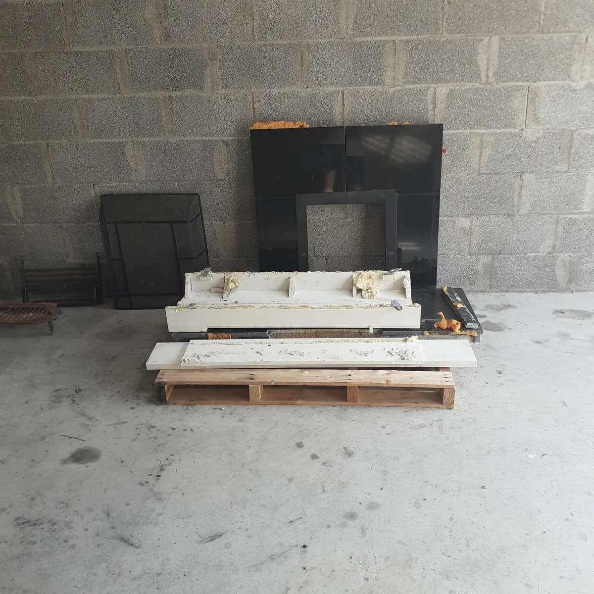 Internal Doors; Fireplace; Cooker & Hob - Image 3