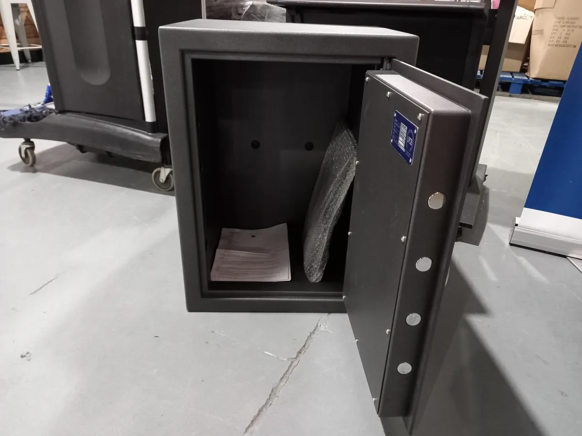 Online Auction Of A Safe & More! - Image 4