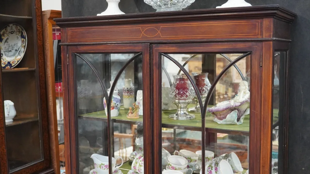 🪑 Antique Display Cabinet – Edwardian Style - Image 2