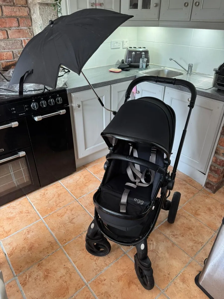 Egg pram with extras - Image 2