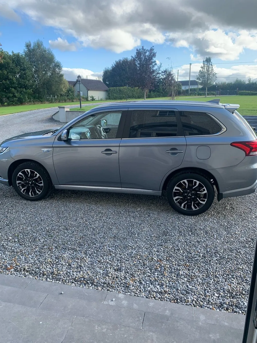 Mitsubishi Outlander 2.0 GX4H Phev 200BHP Top Spec - Image 3