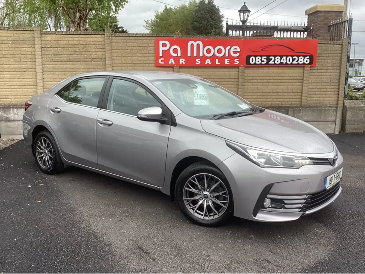 Toyota Corolla ** CAMERA * SAT NAV - Image 2