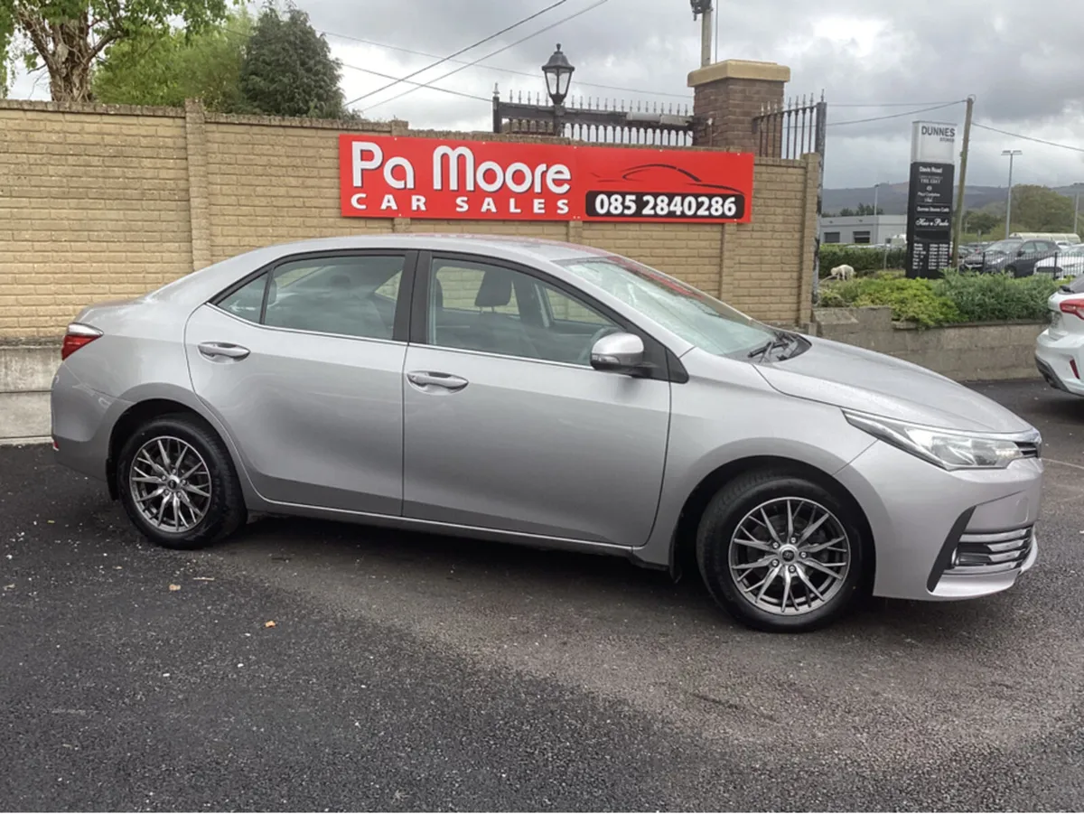 Toyota Corolla ** CAMERA * SAT NAV - Image 3