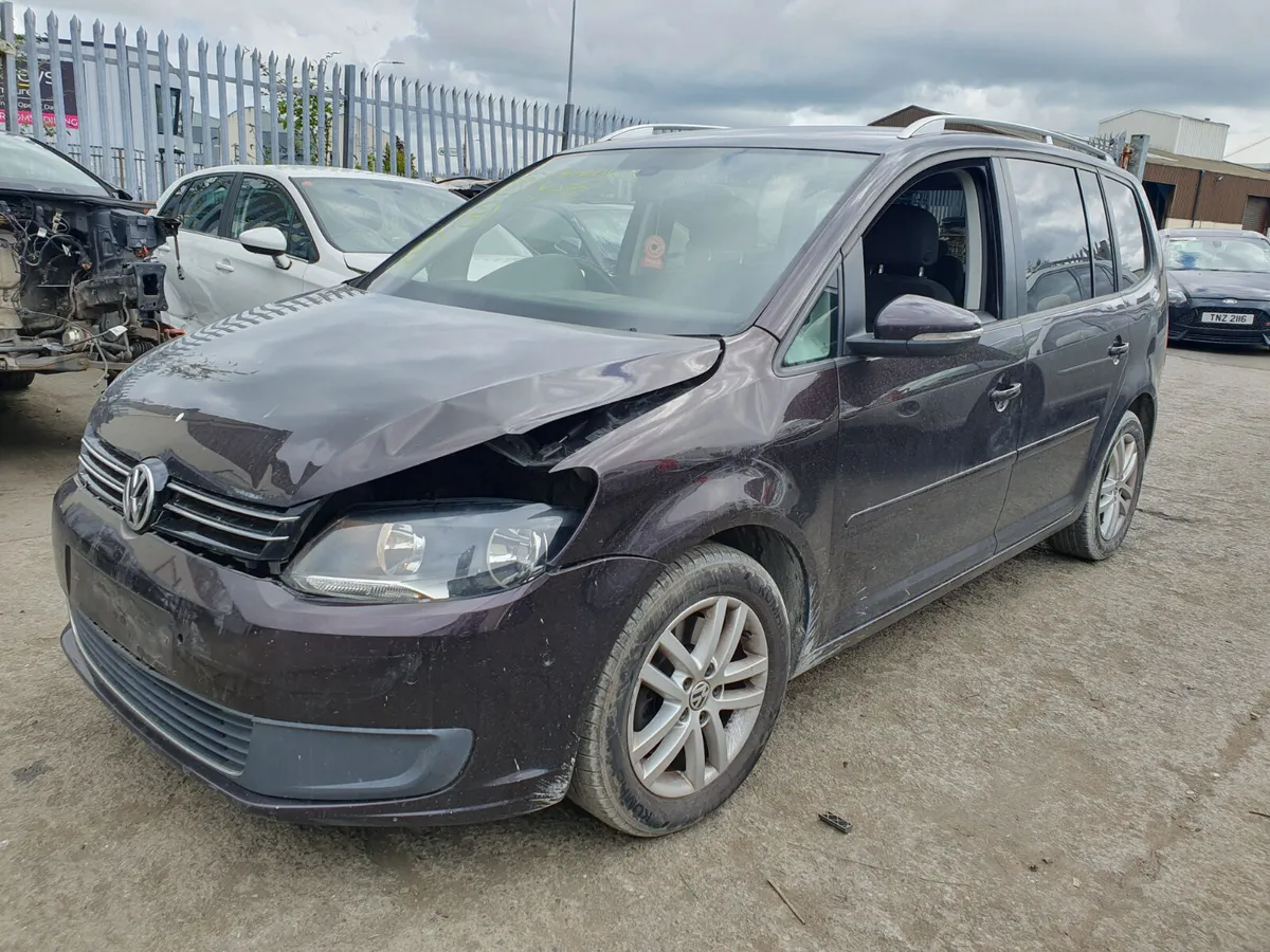 13 VW TOURAN 2.0 TDI (CFH) FOR BREAKING - Image 2