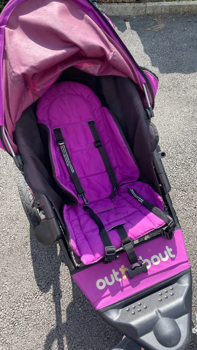 Single out and about - Image 1