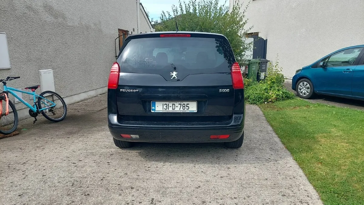 Peugeot 5008 2013 - Image 2