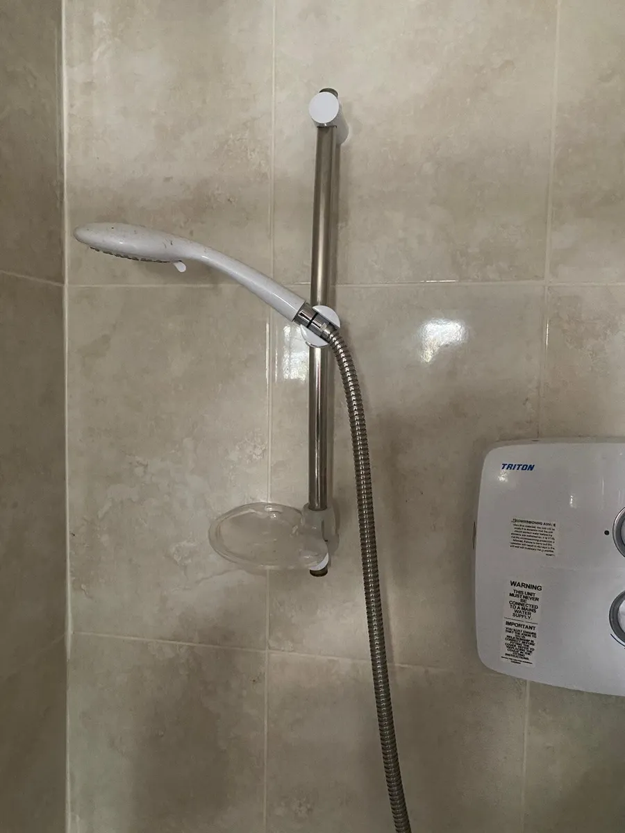 Triton T90sr shower - Image 2