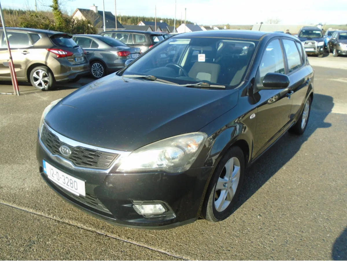 Kia Ceed 1.6 D TX MY11 5DR DSL - Image 2