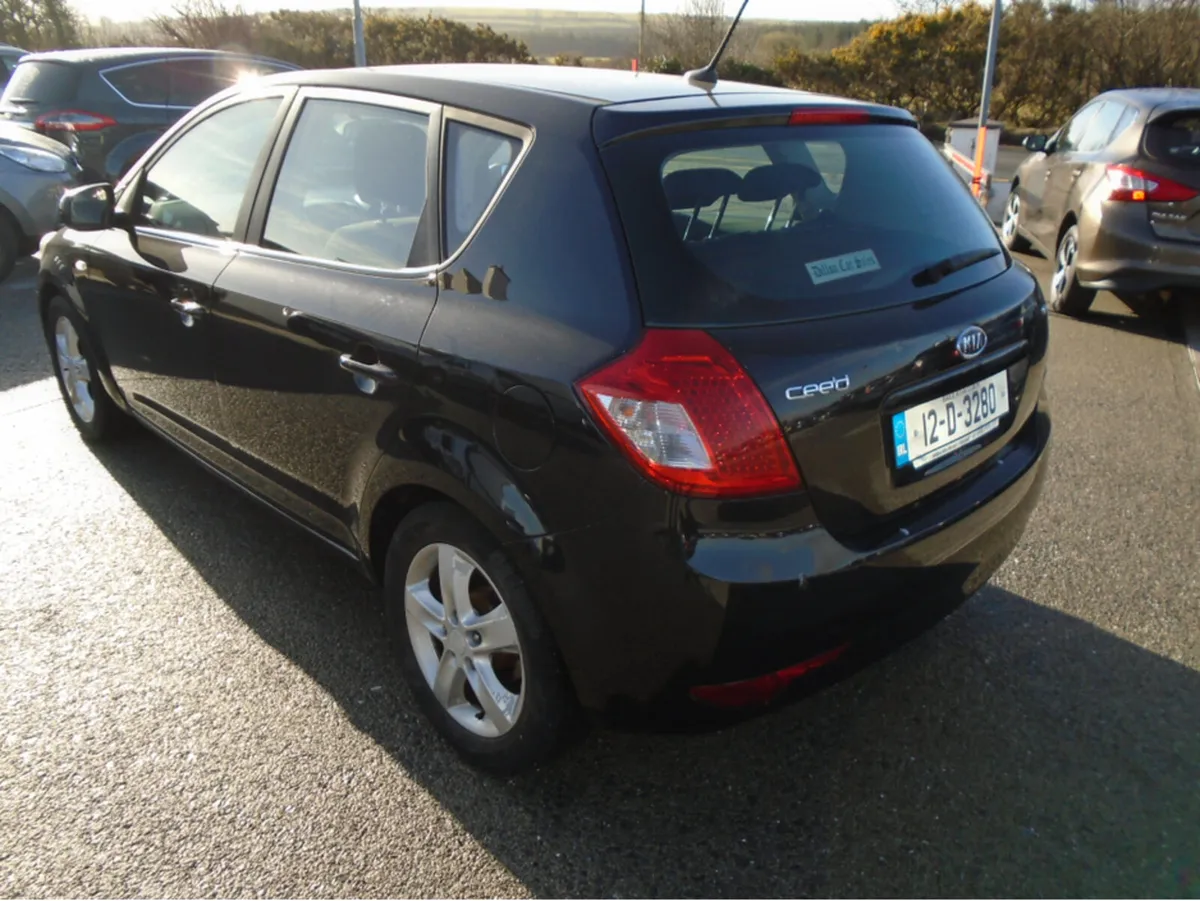 Kia Ceed 1.6 D TX MY11 5DR DSL - Image 3