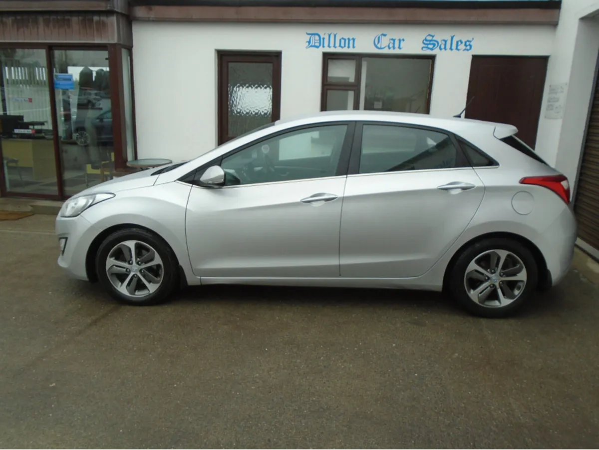 Hyundai i30 1.6 DELUXE 5DR - Image 3