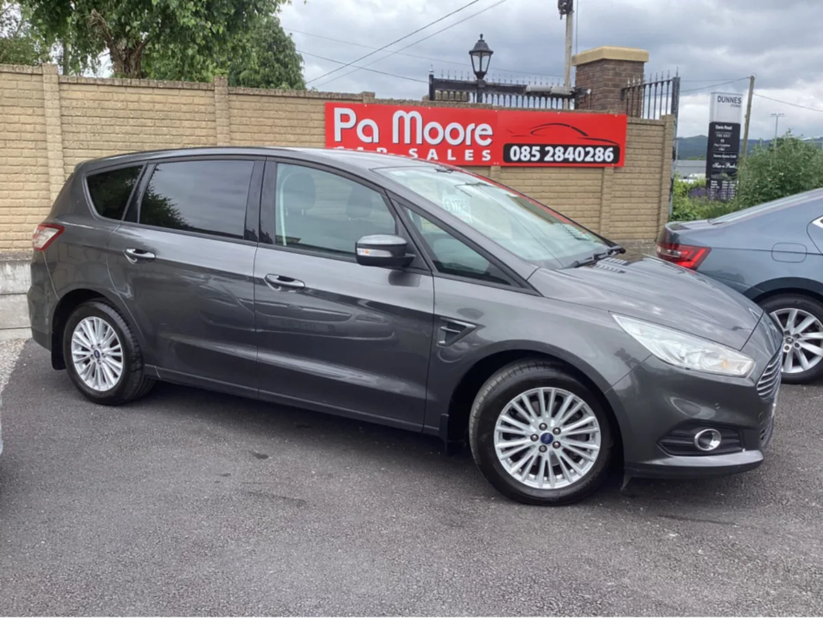 Ford S-Max ** F.S.H * SAT NAV - Image 3