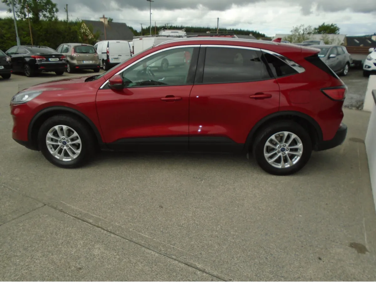 Ford Kuga TITANIUM 5DR 1.5 TD 120 S6.2 M6 F - Image 4