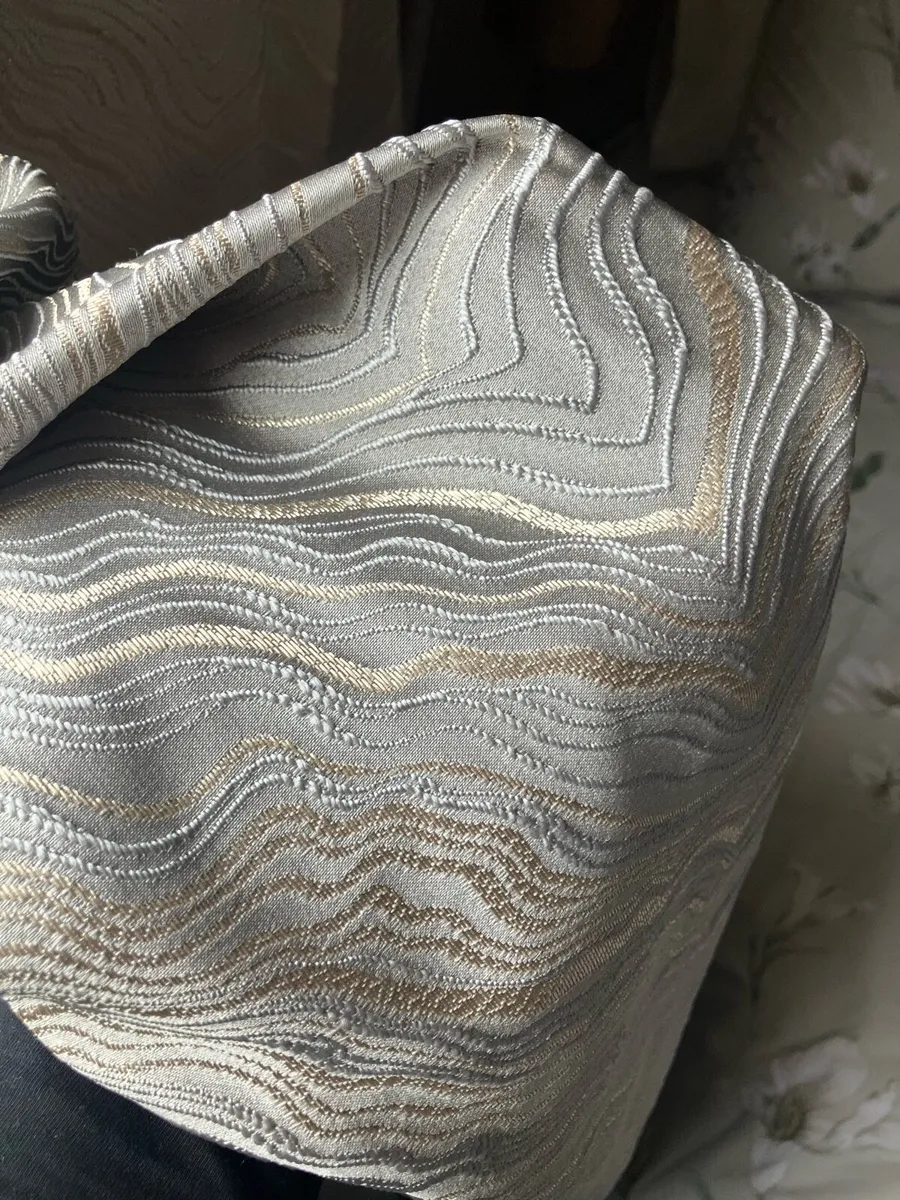 Curtains - Image 2