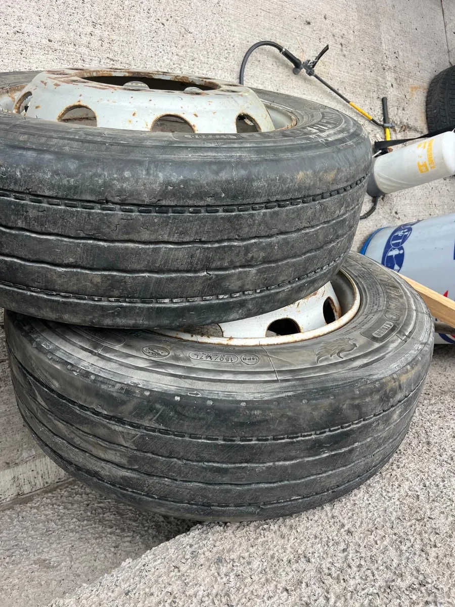 X2 295 60 22.5 rims and tyres - Image 1