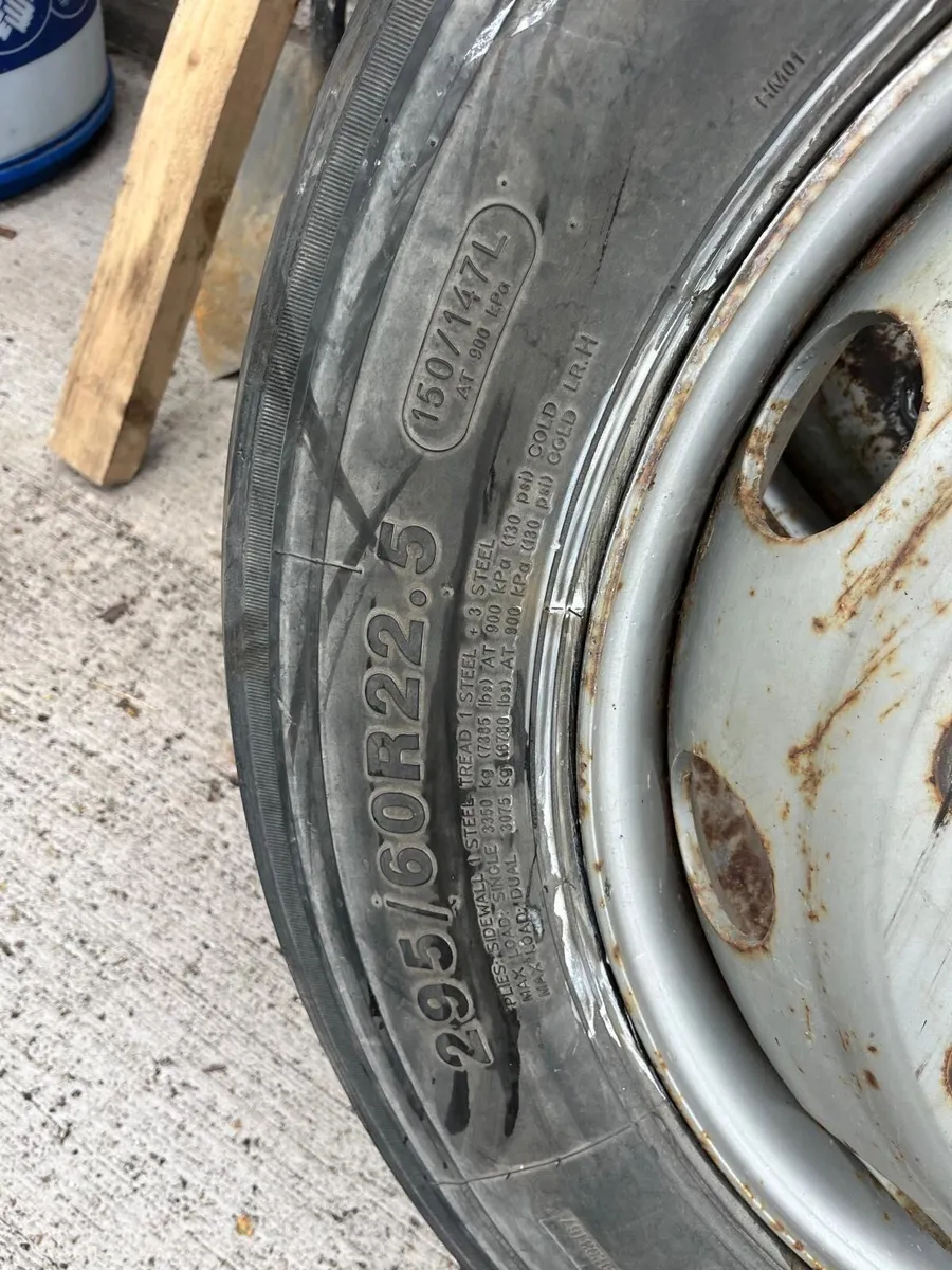 X2 295 60 22.5 rims and tyres - Image 3