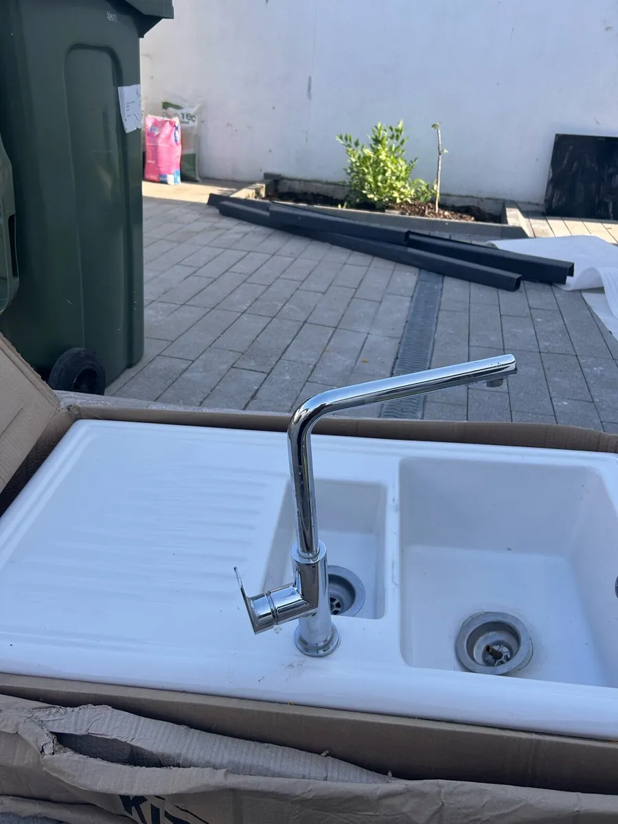 kitchen sink - Image 1