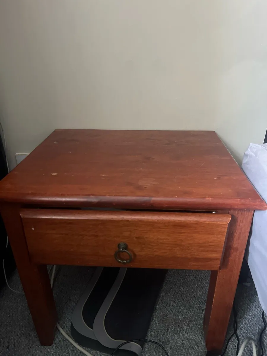 Bedside lockers