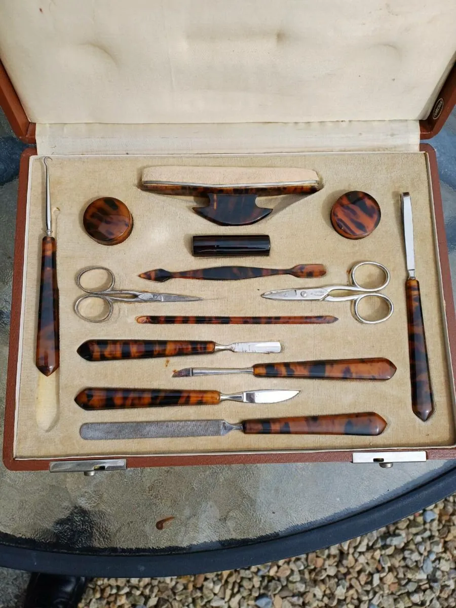 1930s Art Deco Tortoiseshell Manicure Set - Image 2