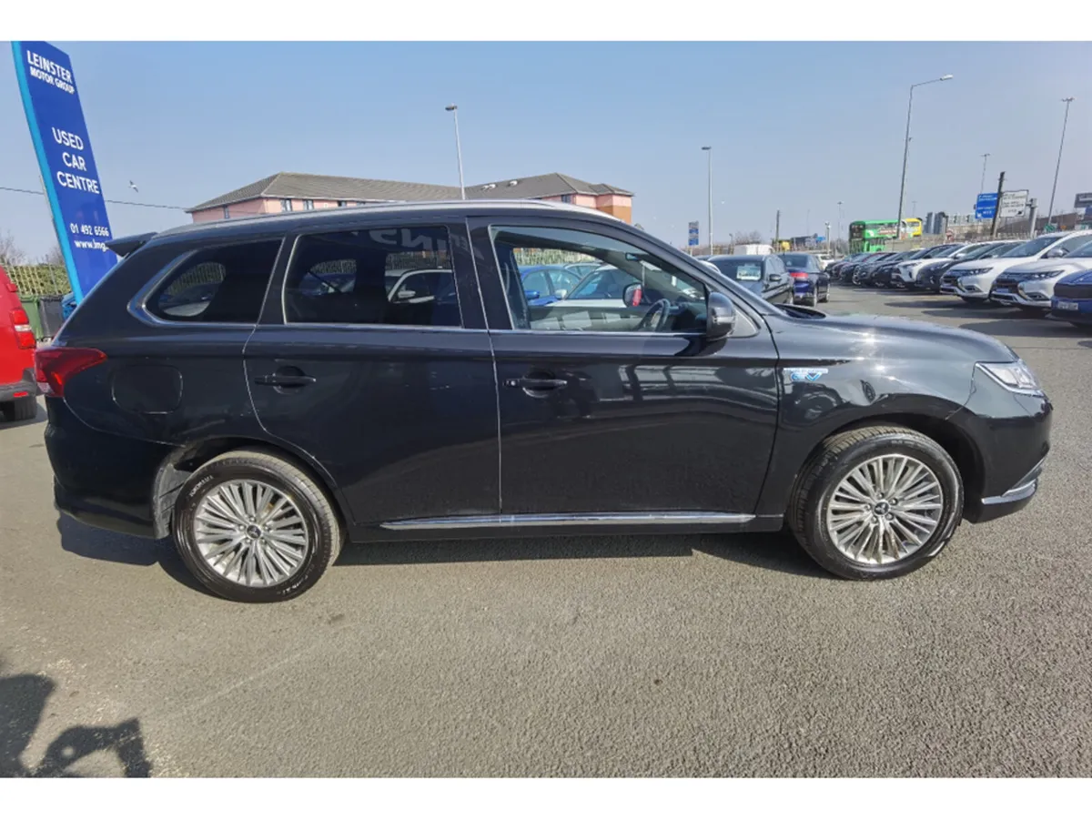 Mitsubishi Outlander 2.4 DYNAMIC PETROL PLUG-IN HY - Image 4
