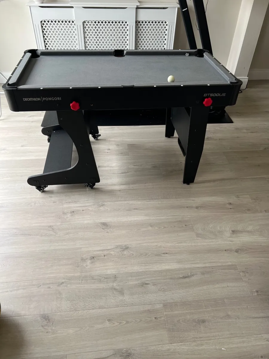 Pool table - Image 1