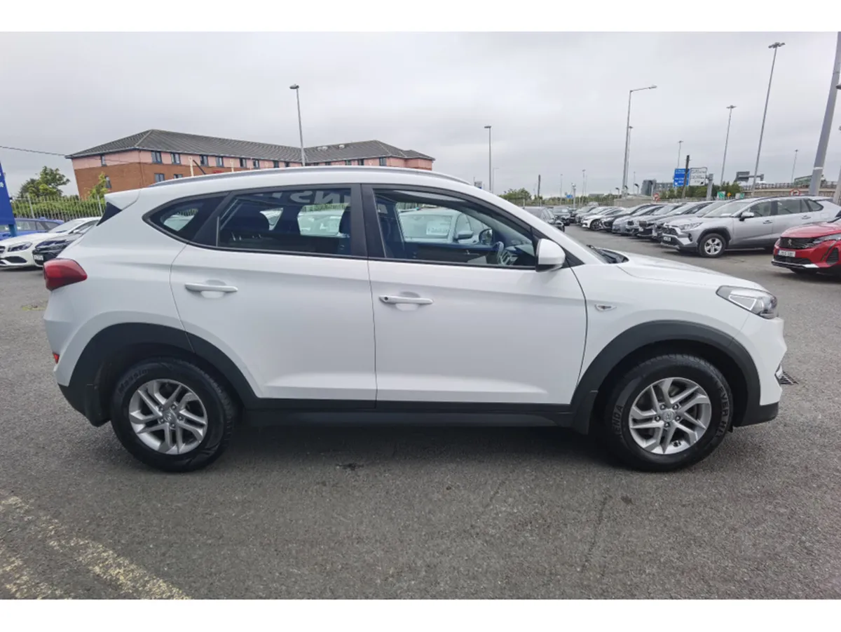 Hyundai Tucson 1.7 COMFORT - FINANCE AVAILABLE - C - Image 4