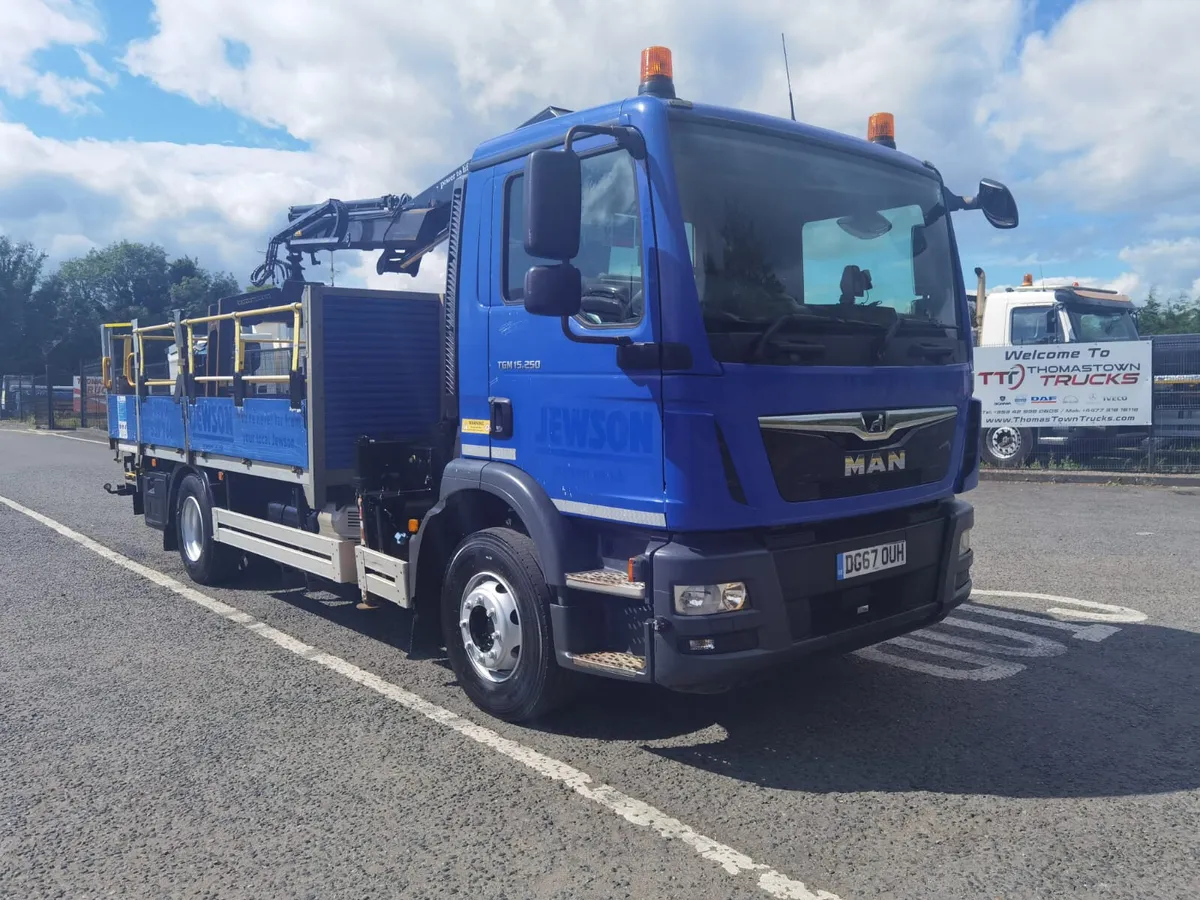 2017 MAN TGM 15.250,  DROPSIDE WITH HMF 1120 CRANE - Image 1