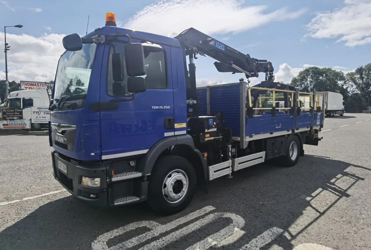 2017 MAN TGM 15.250,  DROPSIDE WITH HMF 1120 CRANE - Image 3