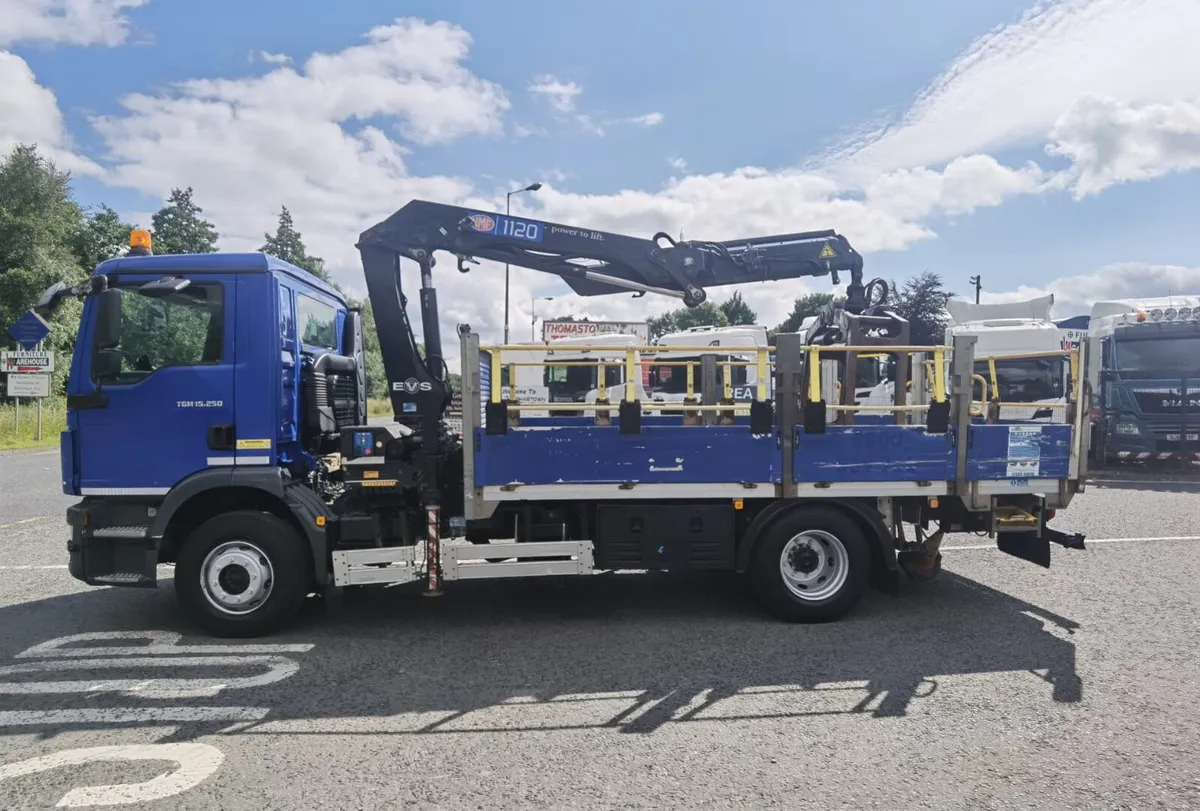 2017 MAN TGM 15.250,  DROPSIDE WITH HMF 1120 CRANE - Image 4