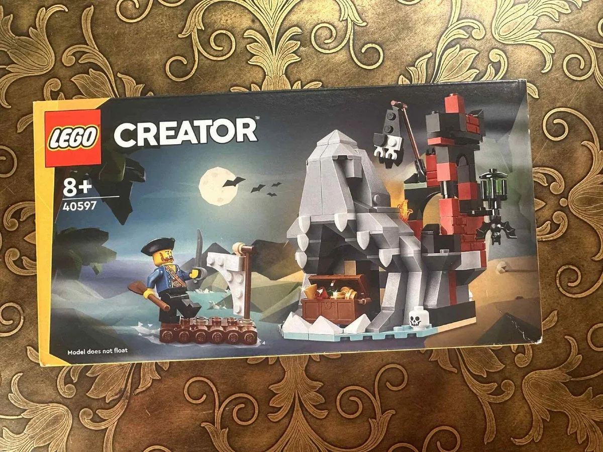 Creator pirate Lego set. - Image 1