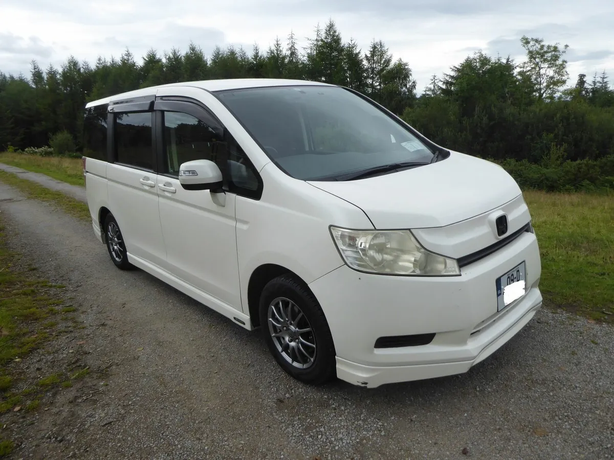 Honda Stepwagon 8-Seater, excellent shape, low km - Image 1
