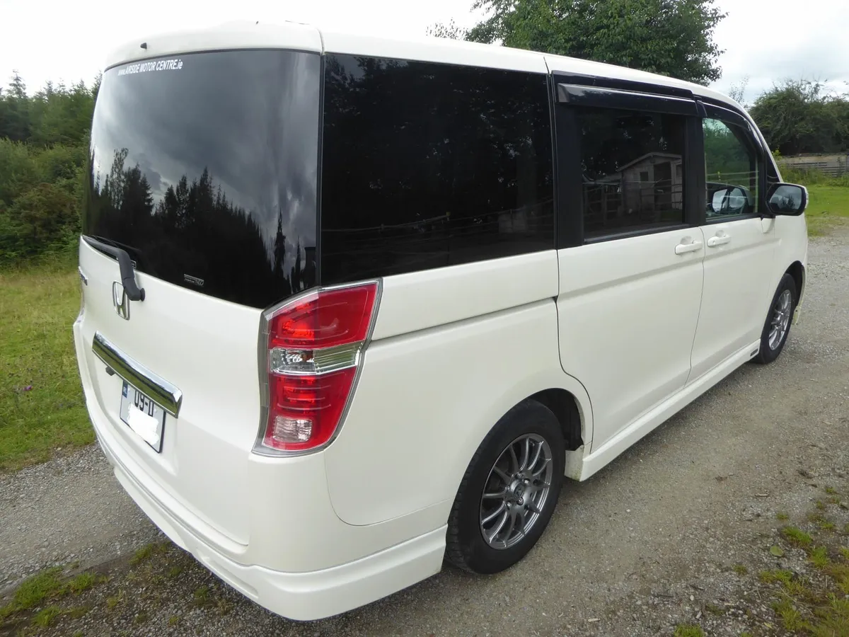 Honda Stepwagon 8-Seater, excellent shape, low km - Image 2