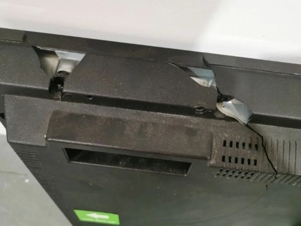 Online Auction Of A Vestel 43" Screen & More! - Image 4