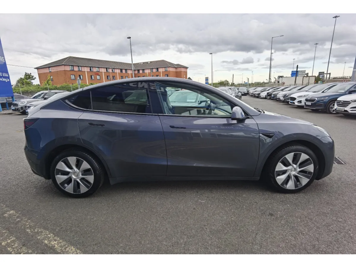 Tesla Model Y LONG RANGE DUAL MOTOR AWD - FINANCE - Image 4