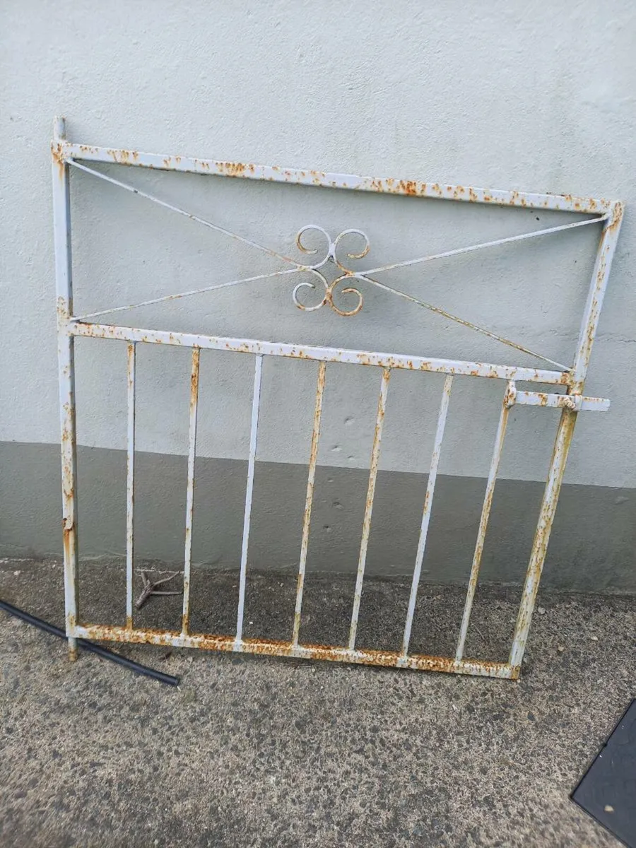 Gate