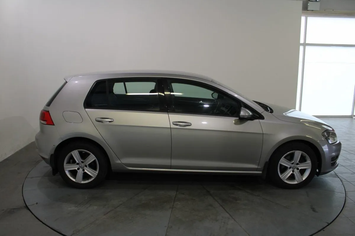 Volkswagen Golf 1.6 TDI 105BHP Highline M6F - Image 4