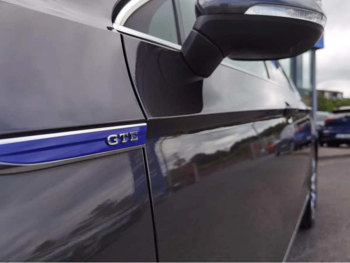 Volkswagen Passat 1.4 GTE ADVANCE DSG **HUGE SPEC! - Image 2