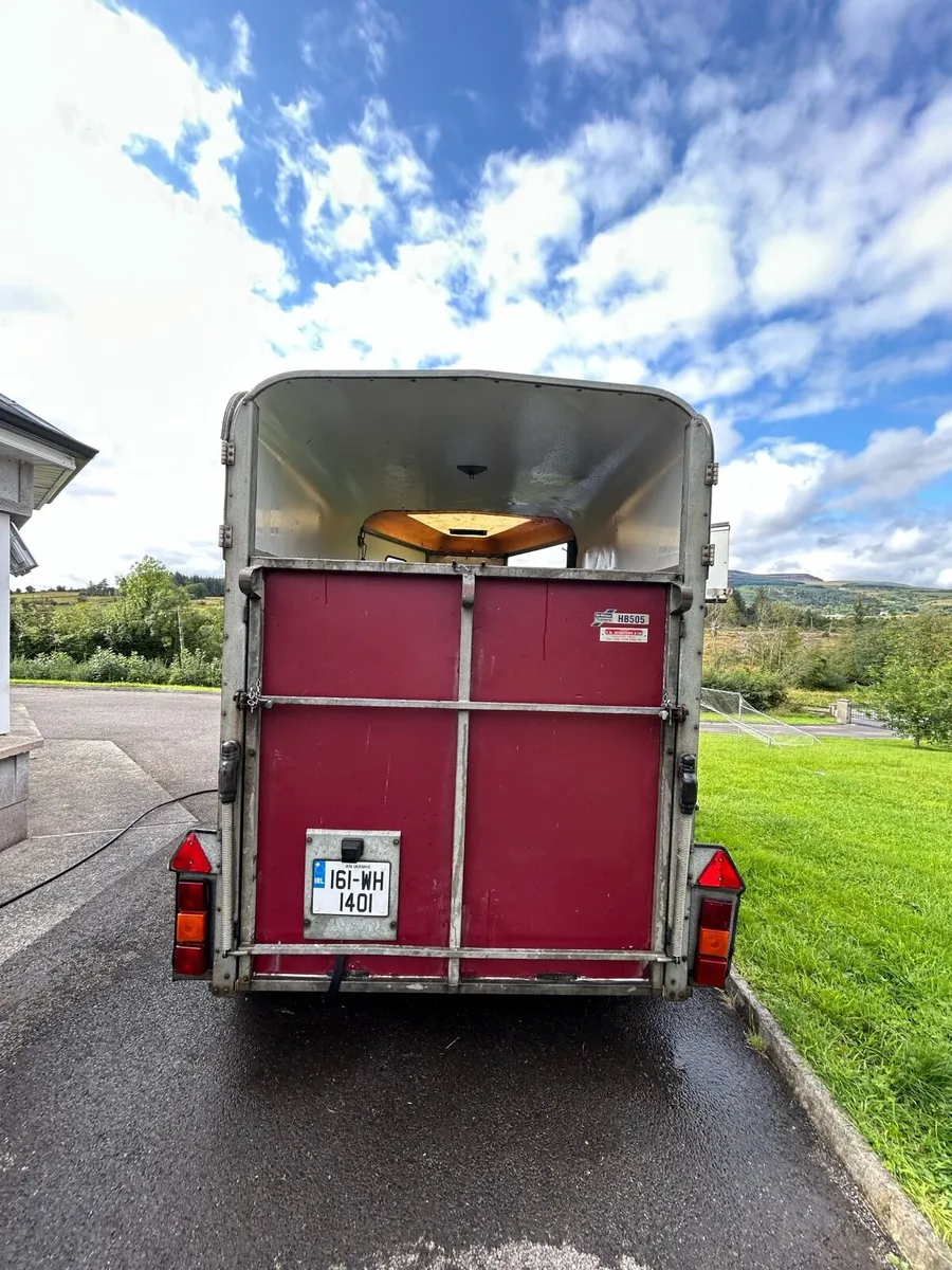 Ifor Williams HB505 Horse Box trailer - Image 3