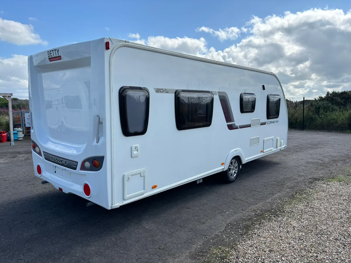 2012 Swift 584 island bed - Image 4