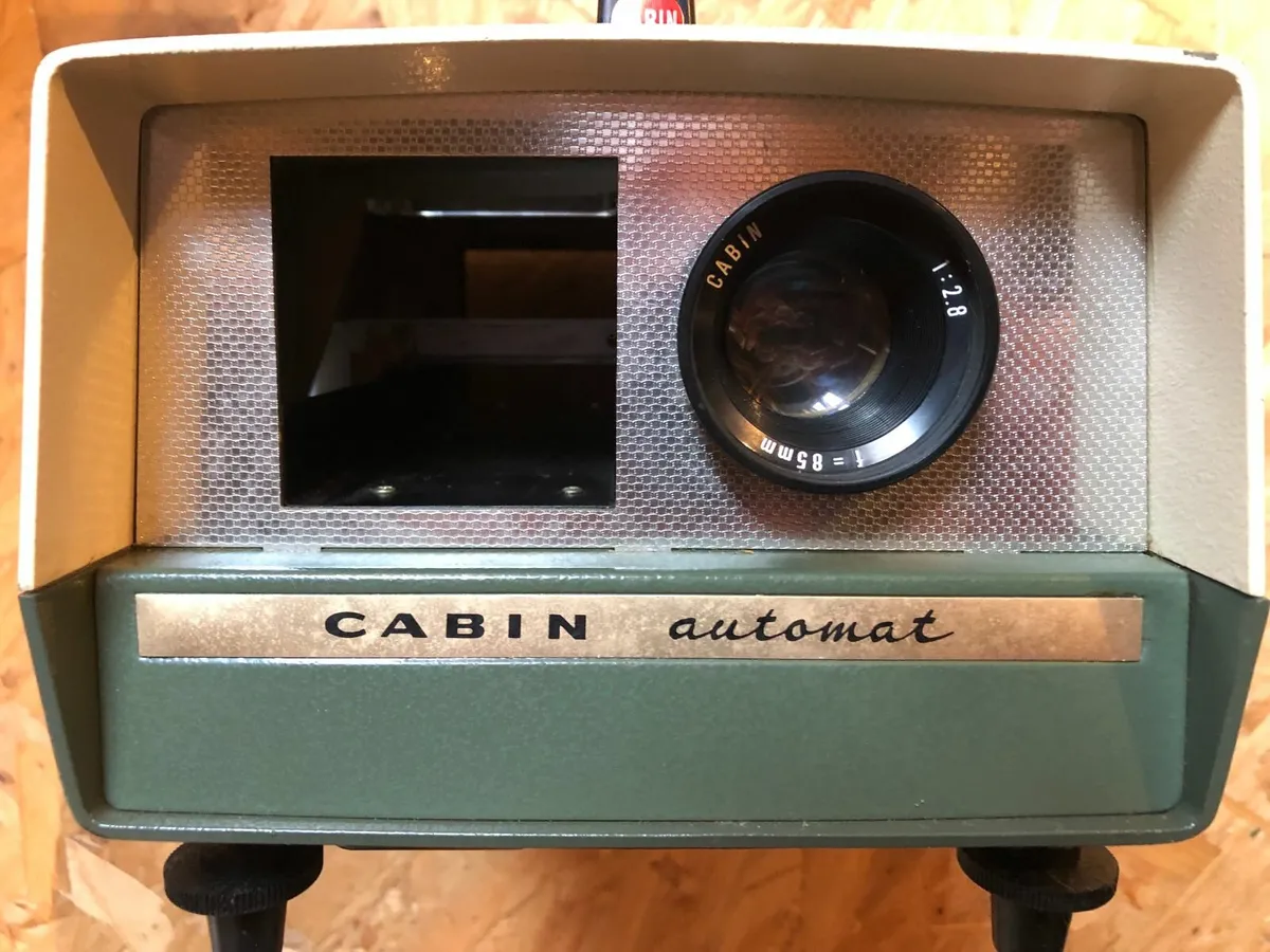 Cabin Automat Cassette Slide Projector - Image 1