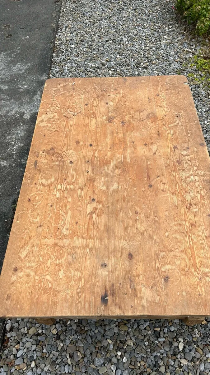 Large pine coffee table - Image 2
