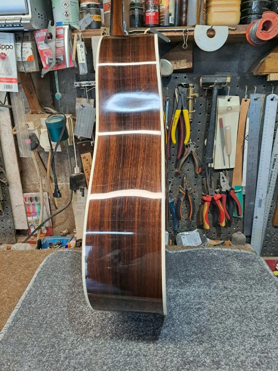 Martin hd 28 guitar - Image 4