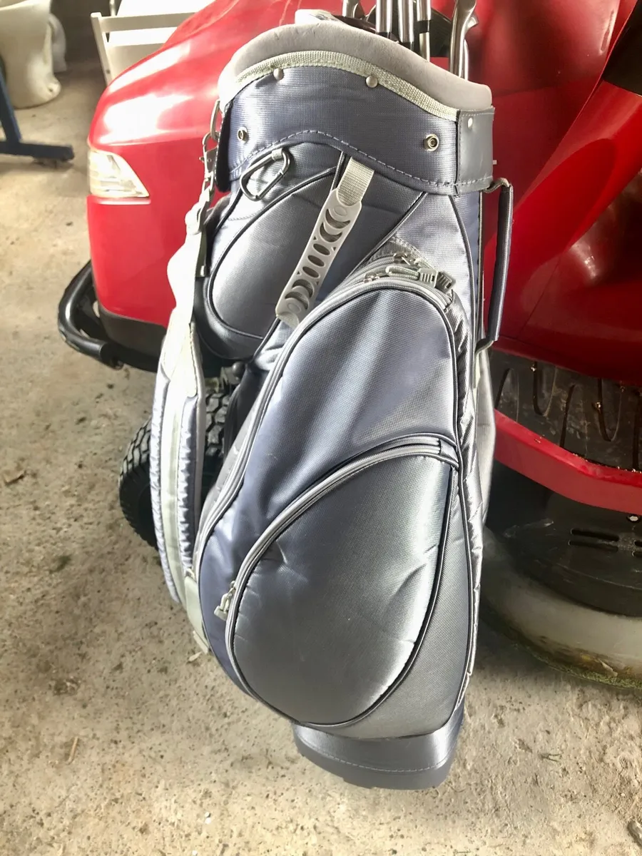 Set of ladies left handed golf clubs plus bag - Image 2
