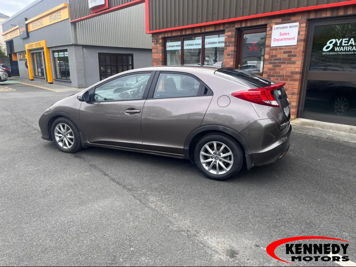 Honda Civic 2.2 I-DTEC ES 4DR - Image 2