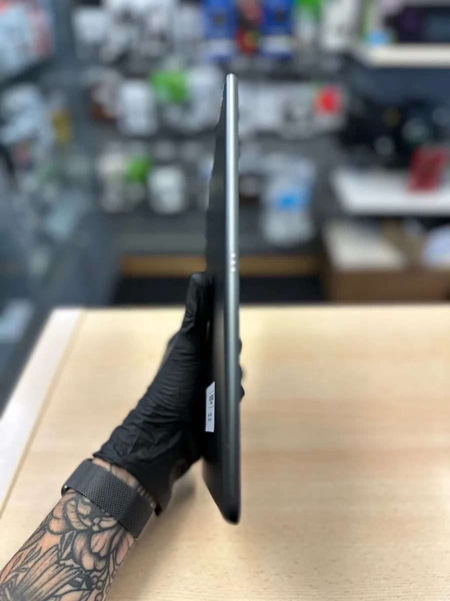 Apple iPad 7th generation 128gb - Image 2