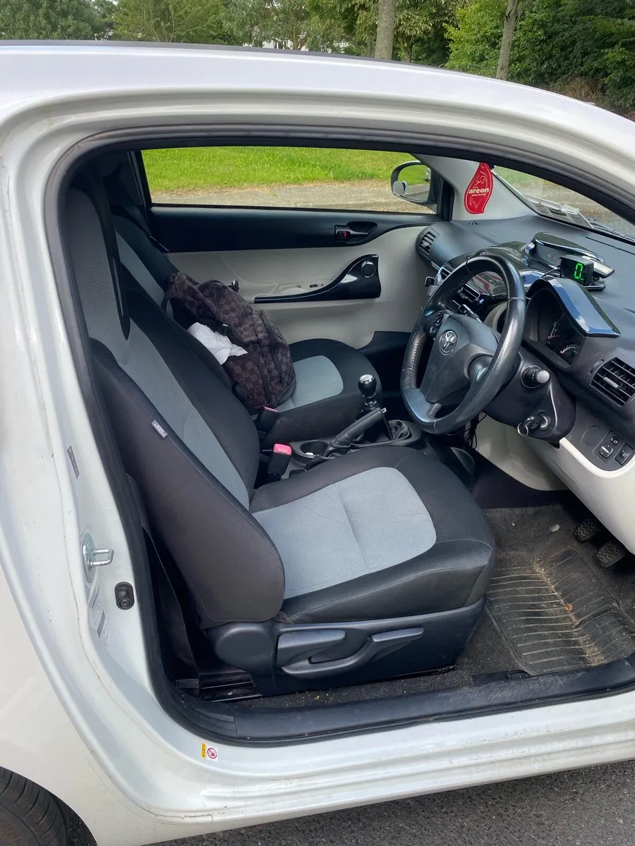 Toyota IQ 2014 1.0 8.2kmiles  manual petrol - Image 4