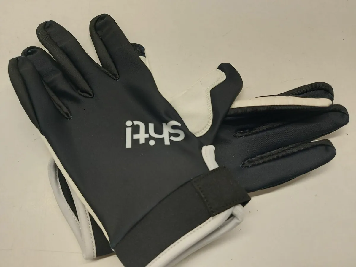 Online Auction Of Various Sized Gloves & More! - Image 3