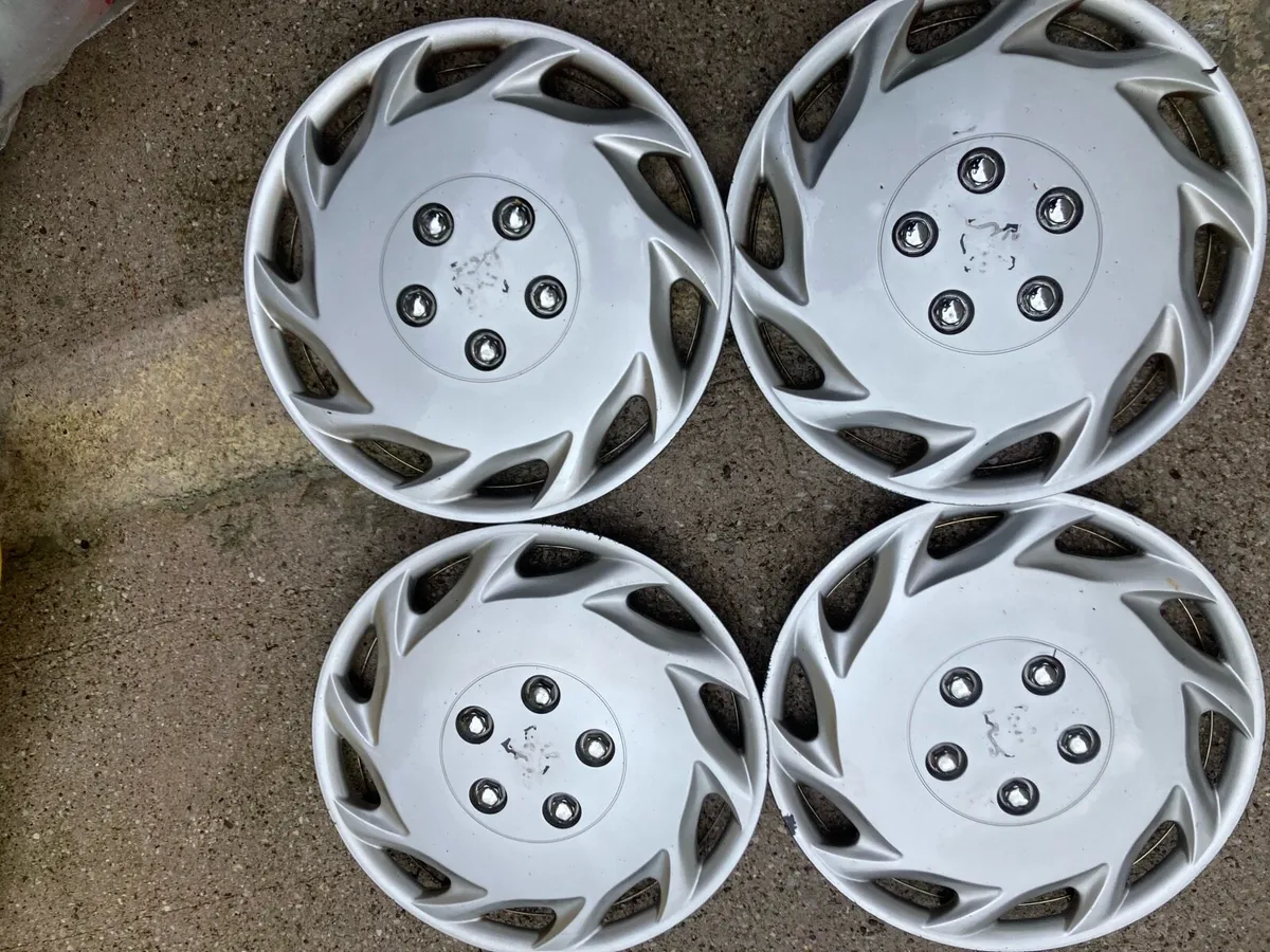 Hubcaps 3 sets - Image 4