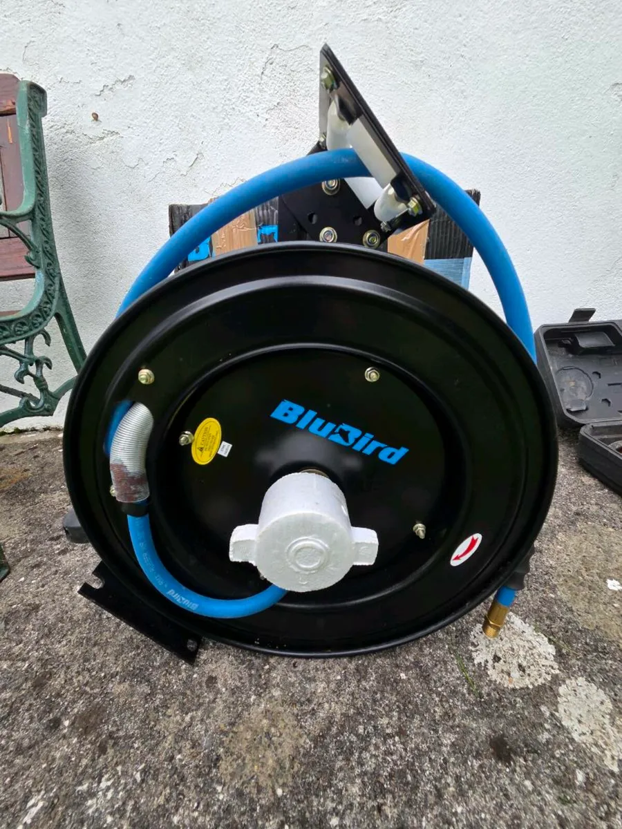 Bluebird Retractable Air Hose Reel 3/8 inch, 50 ft - Image 2