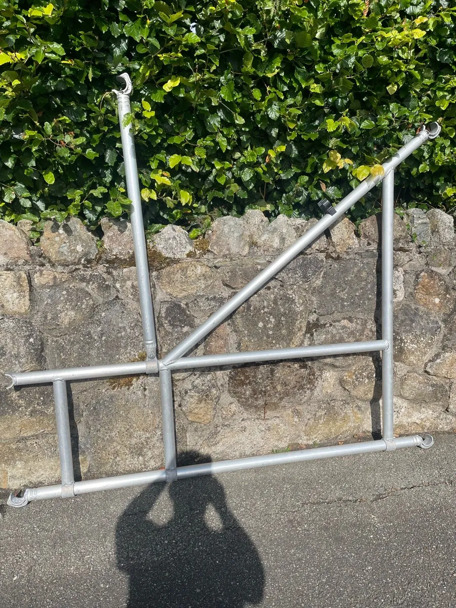 Aluminum scaffolding sections - Image 1
