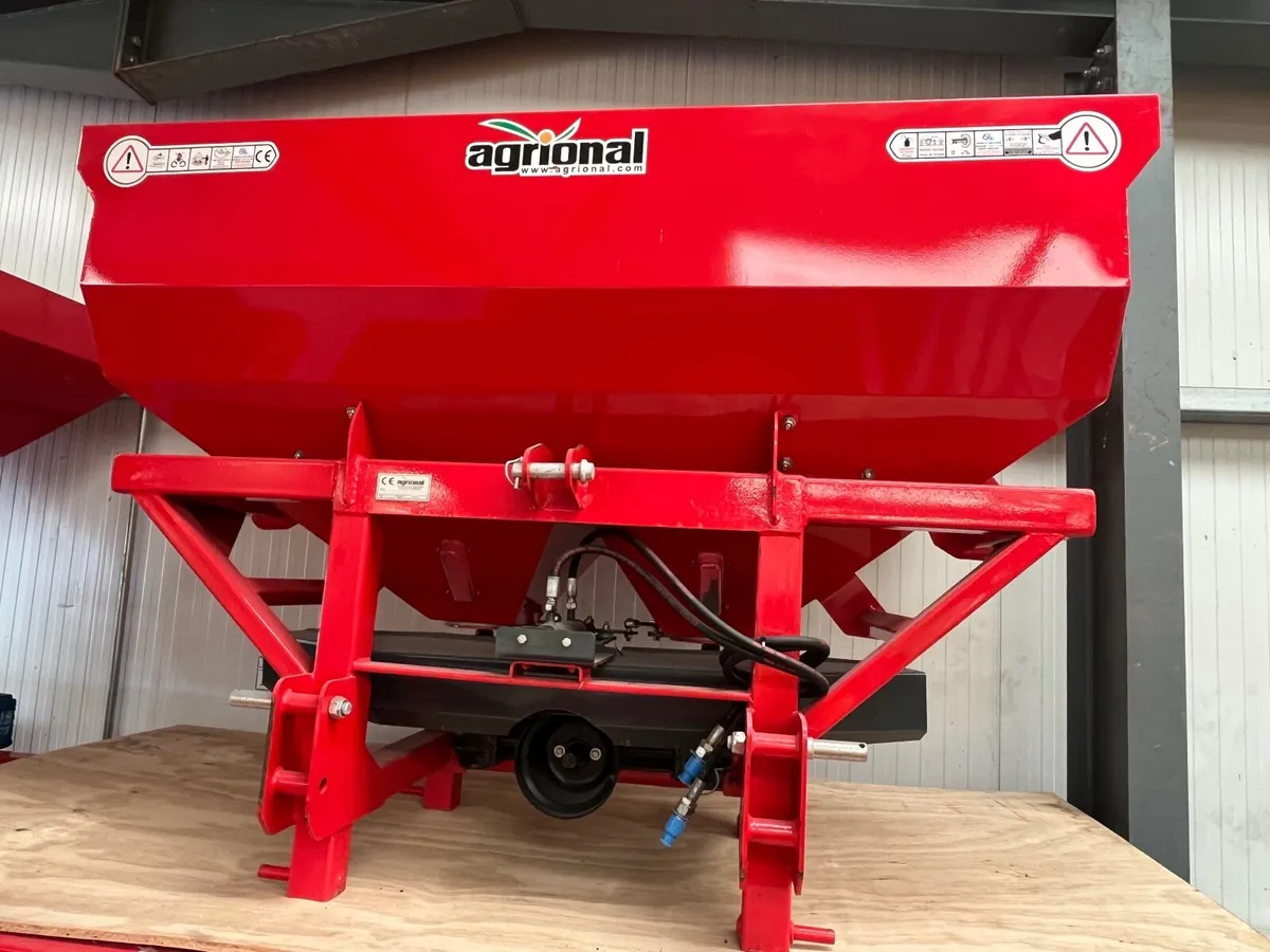 Selection of Second Hand Fertiliser Spreaders - Image 4